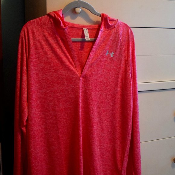 Under Armour Jackets & Blazers - Under Armour Heatgear Loose Pink Hooded Sweatshirt size XL
